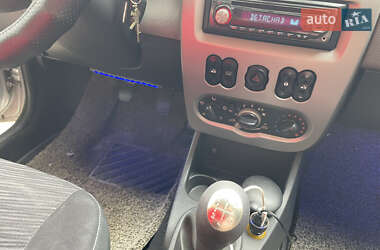 Седан Renault Logan 2010 в 