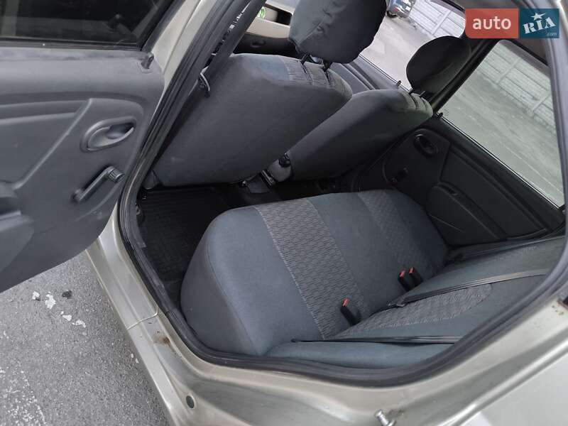 Седан Renault Logan 2009 в Днепре