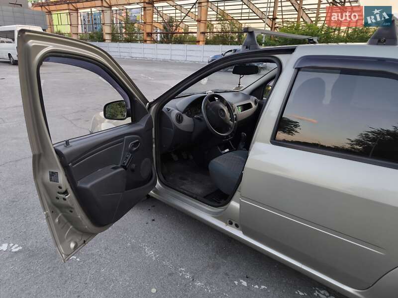 Седан Renault Logan 2009 в Днепре