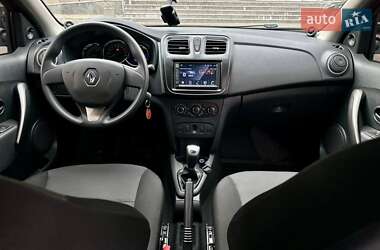 Седан Renault Logan 2016 в 