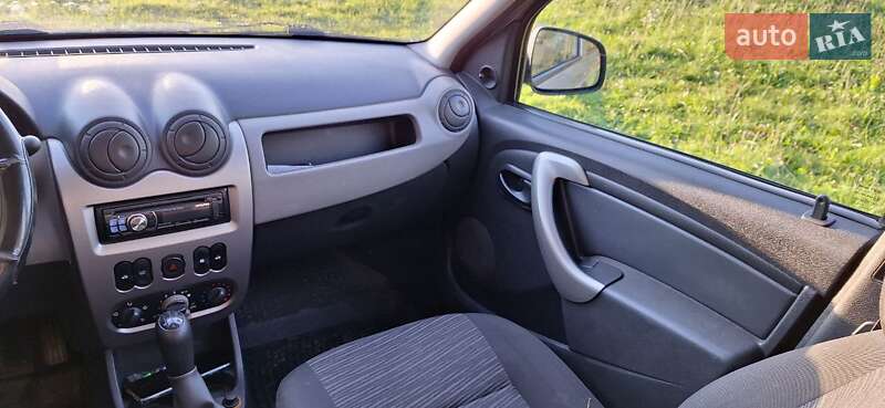 Седан Renault Logan 2011 в Турці