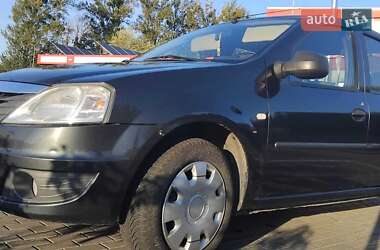 Седан Renault Logan 2012 в 