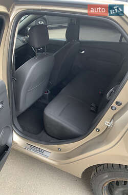 Седан Renault Logan 2019 в 