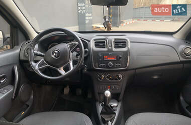 Седан Renault Logan 2019 в 