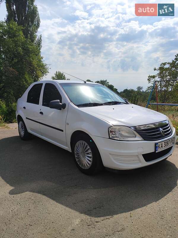 Renault Logan 2012