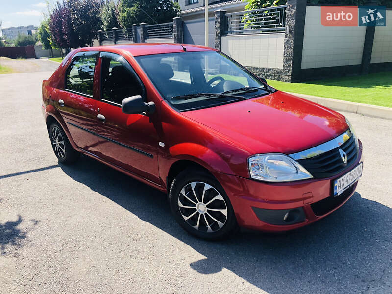 Седан Renault Logan 2011 в 