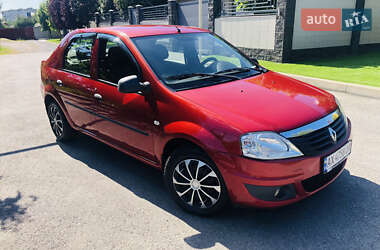 Седан Renault Logan 2011 в 
