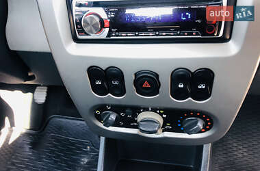 Седан Renault Logan 2011 в 