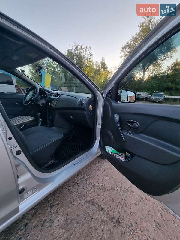 Седан Renault Logan 2013 в Кривом Роге