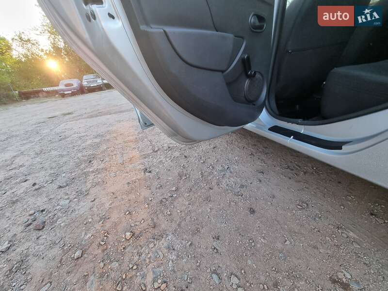 Седан Renault Logan 2013 в Кривом Роге