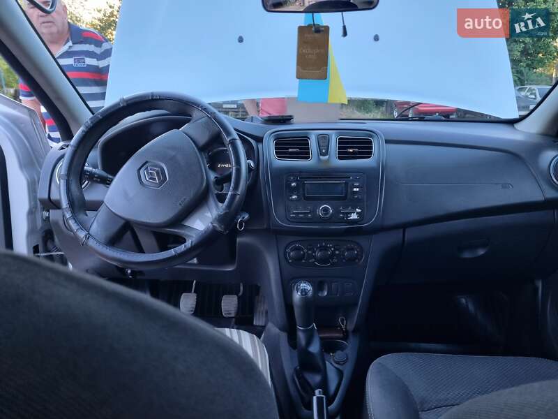 Седан Renault Logan 2013 в Кривом Роге