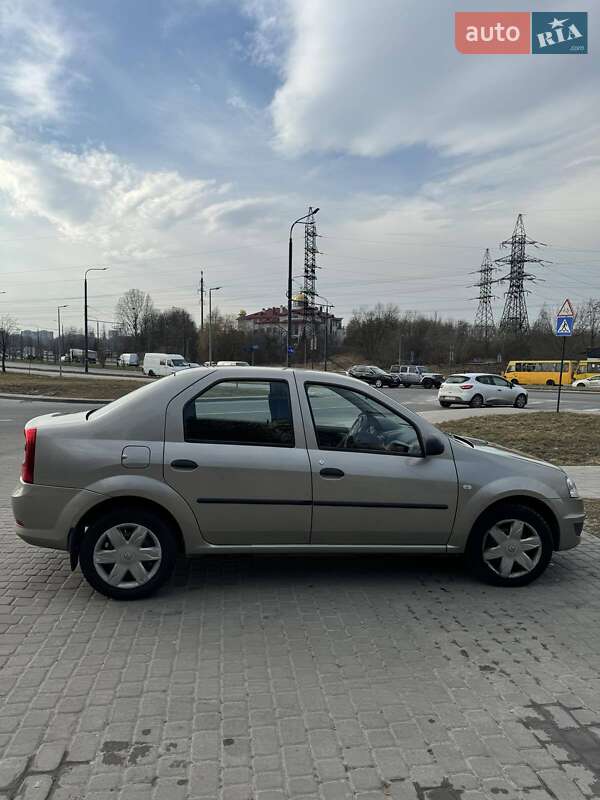 Седан Renault Logan 2011 в Львове