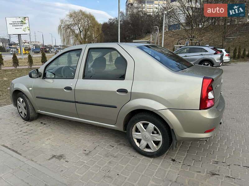 Седан Renault Logan 2011 в Львове