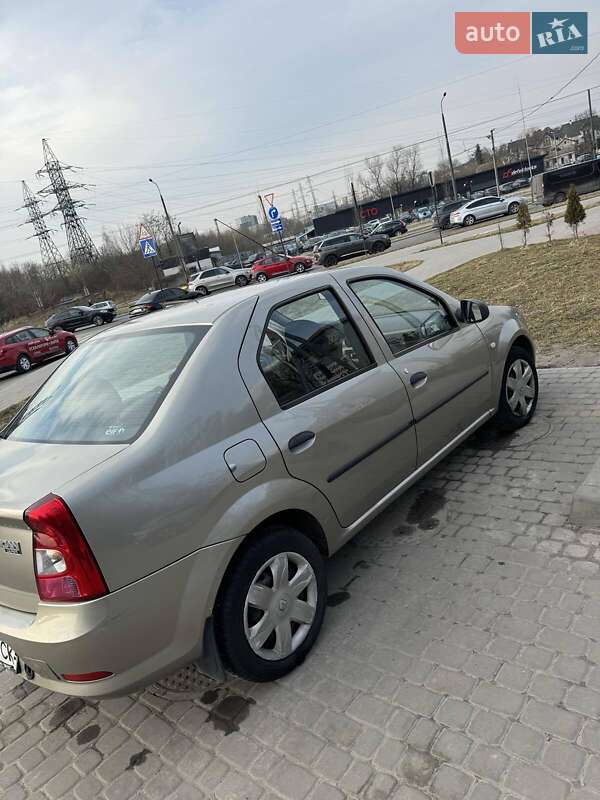 Седан Renault Logan 2011 в Львове