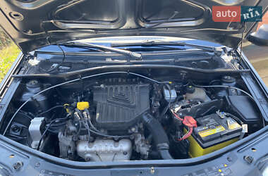 Седан Renault Logan 2012 в 