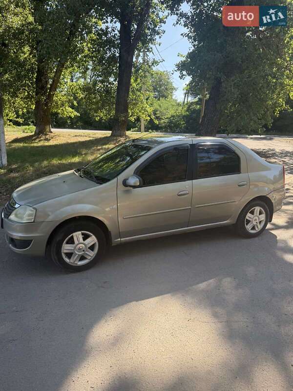Седан Renault Logan 2011 в Синельниковому