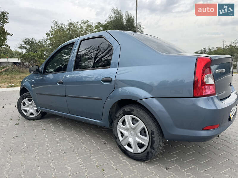 Renault Logan 2011