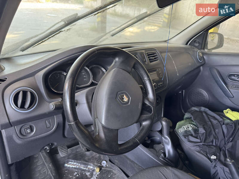 Седан Renault Logan 2015 в Киеве