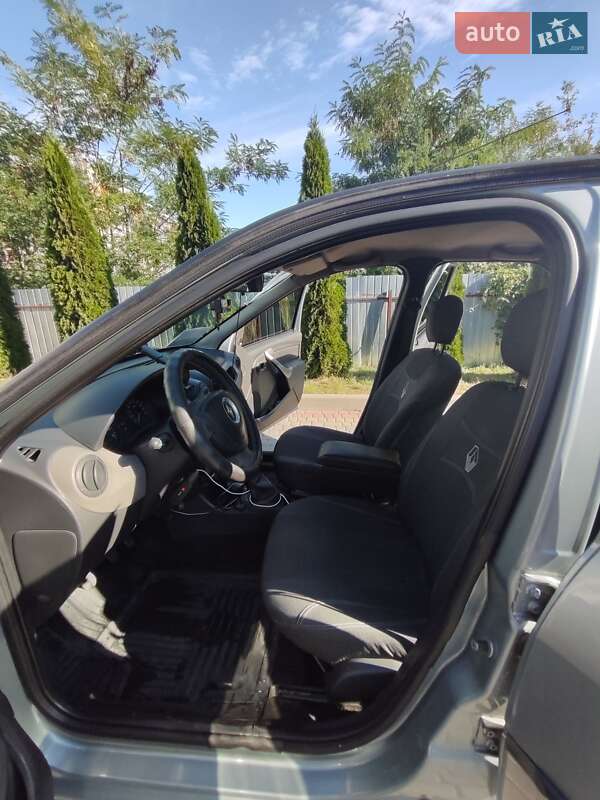 Седан Renault Logan 2011 в Ивано-Франковске