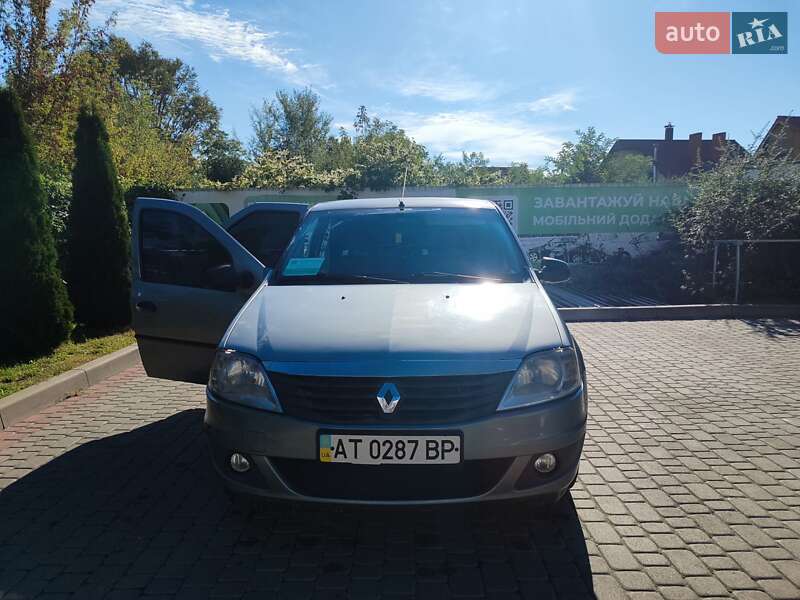 Седан Renault Logan 2011 в Ивано-Франковске