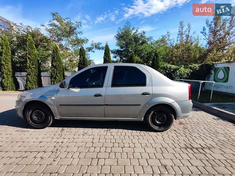 Седан Renault Logan 2011 в Ивано-Франковске