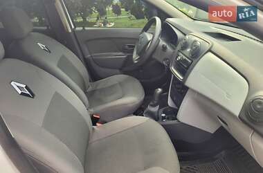 Седан Renault Logan 2014 в 