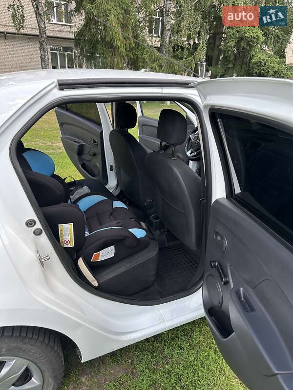 Седан Renault Logan 2019 в Носівці