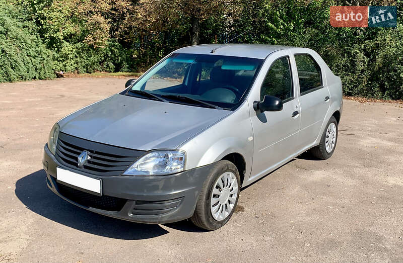 Седан Renault Logan 2011 в 