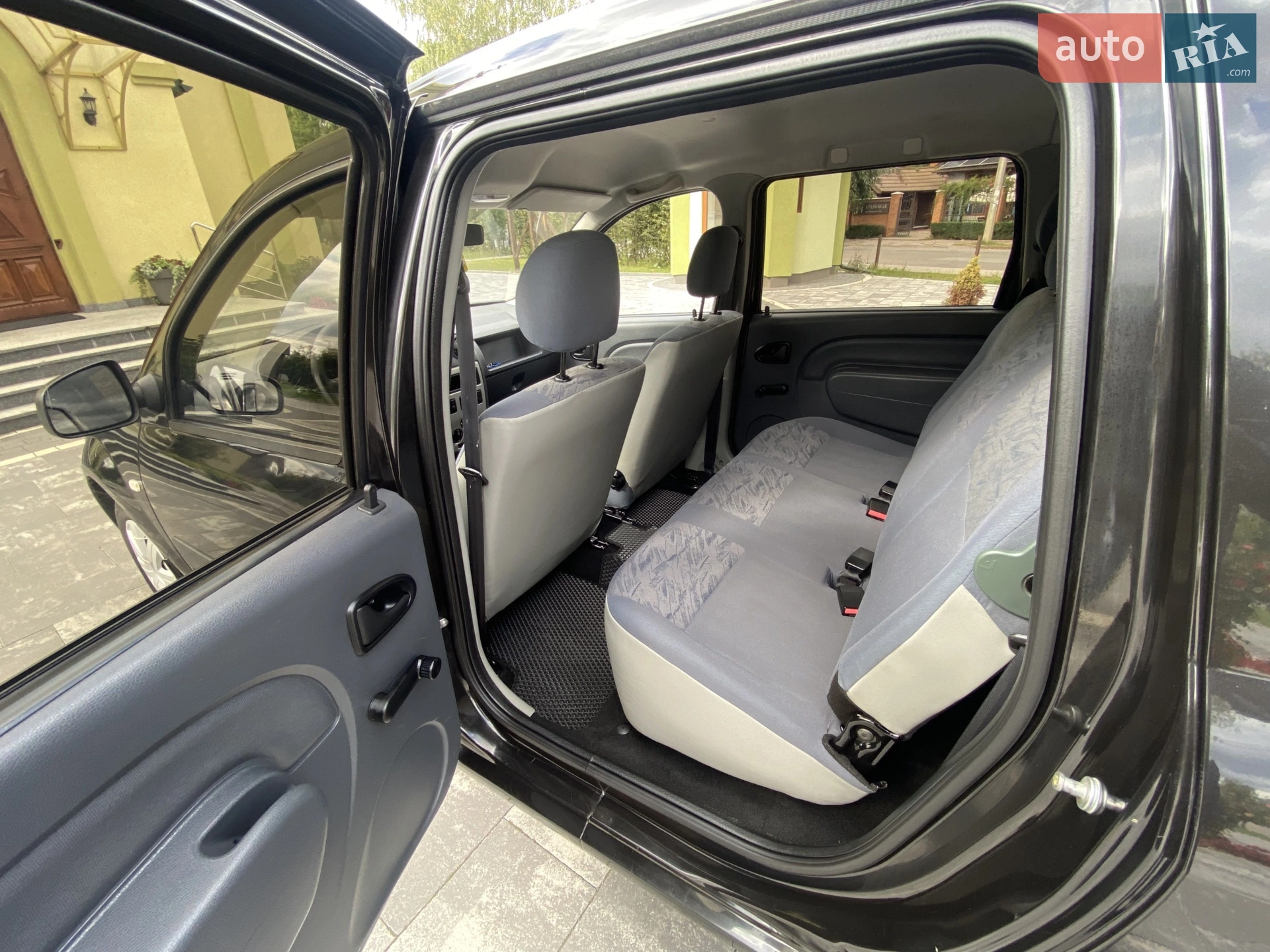 2010 Renault Logan - мініатюра 9