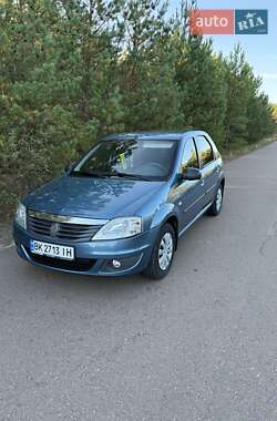 Седан Renault Logan 2011 в Олевську