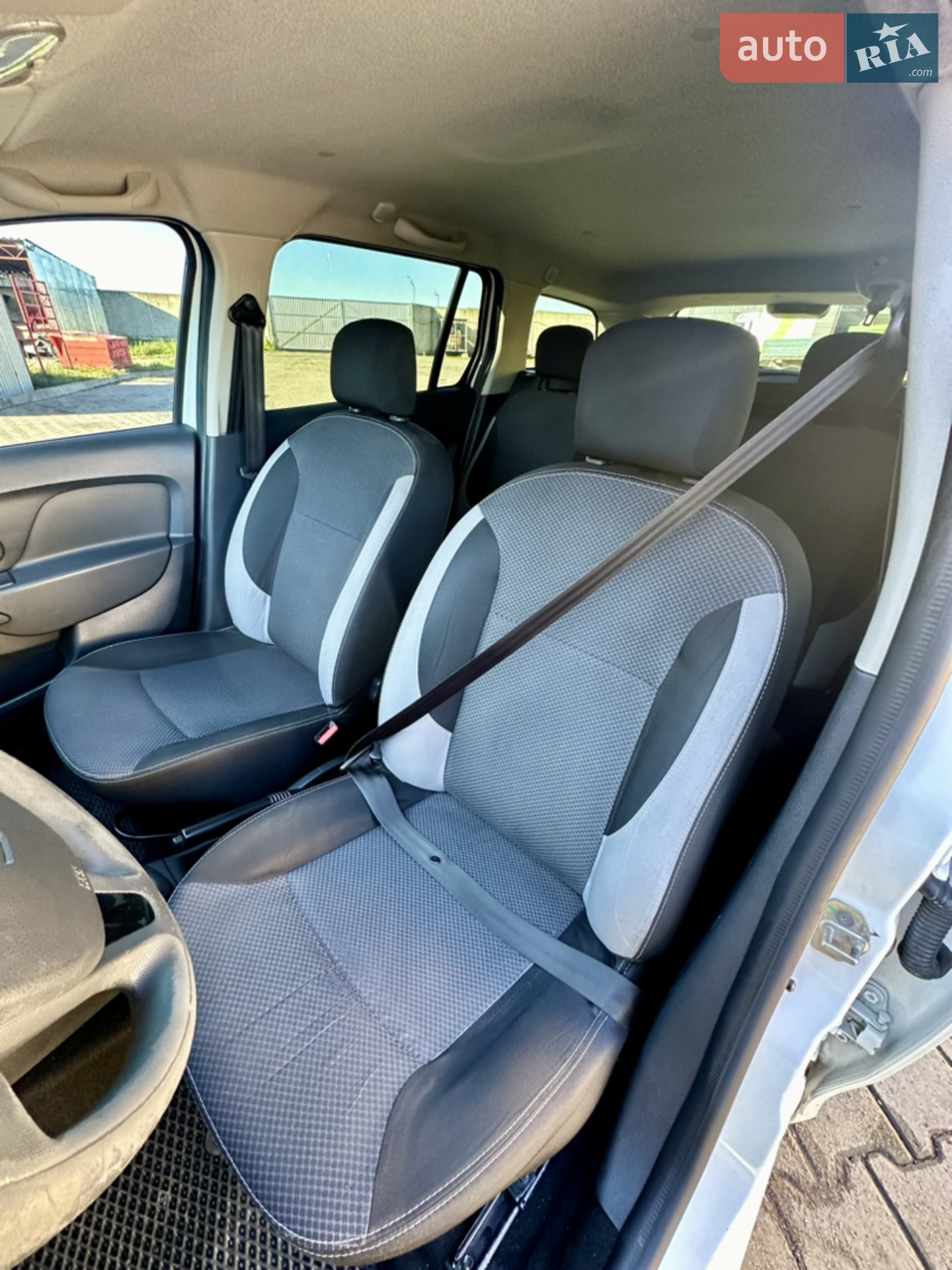 2016 Renault Logan - мініатюра 17