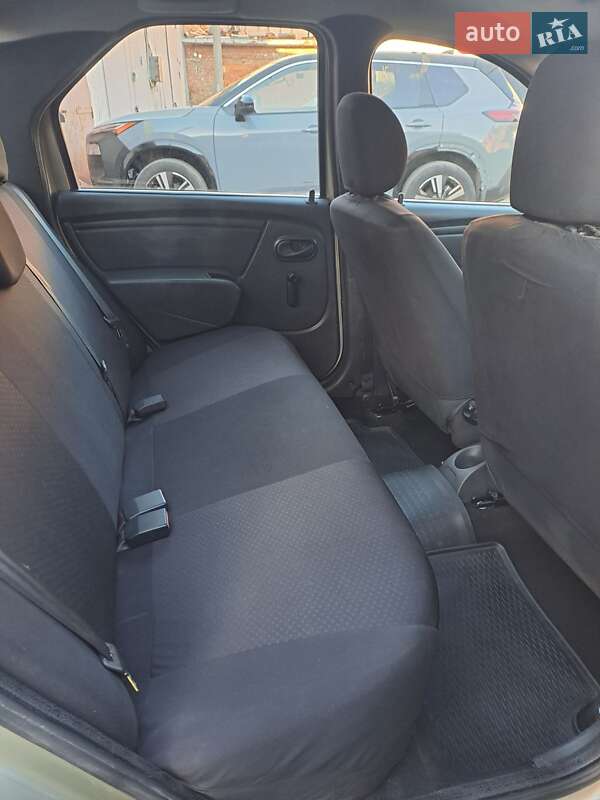 Седан Renault Logan 2010 в Хмельницькому фото 4 Седан Renault Logan 2010 в Хмельницькому