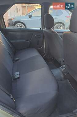 Седан Renault Logan 2010 в 