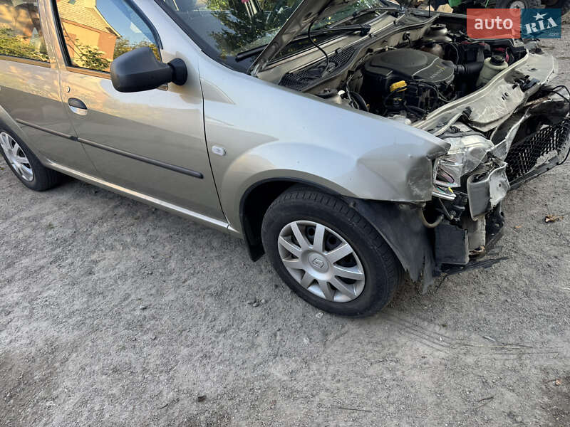 Седан Renault Logan 2011 в Бобрику