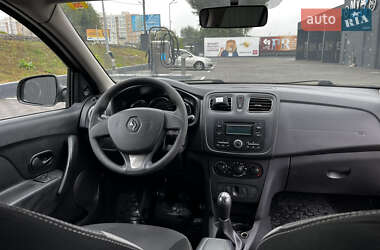 Седан Renault Logan 2014 в 