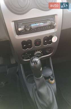 Седан Renault Logan 2010 в 