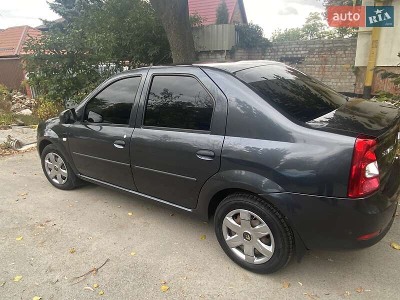 Седан Renault Logan 2010 в Днепре