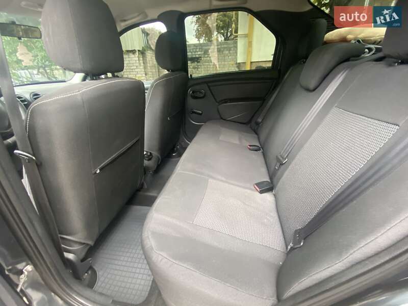 Седан Renault Logan 2010 в Днепре