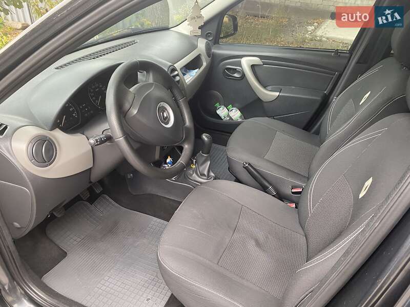 Седан Renault Logan 2010 в Днепре