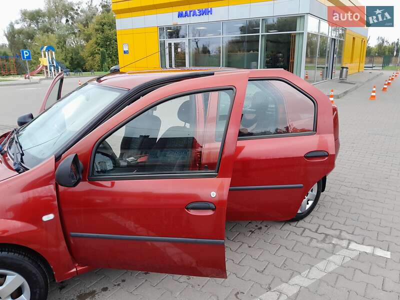 Седан Renault Logan 2009 в Дубні