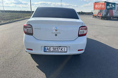 Седан Renault Logan 2014 в 