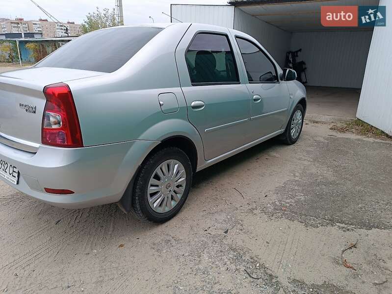 Седан Renault Logan 2011 в Запоріжжі