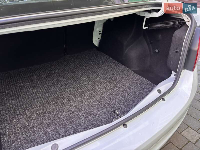 Седан Renault Logan 2017 в Ивано-Франковске фото 29 Седан Renault Logan 2017 в Ивано-Франковске