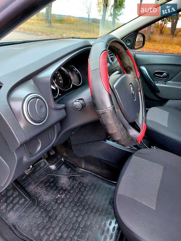 Седан Renault Logan 2015 в Тростянці