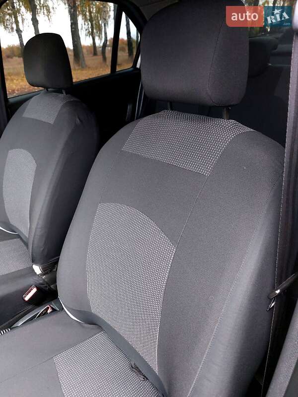 Седан Renault Logan 2015 в Тростянці