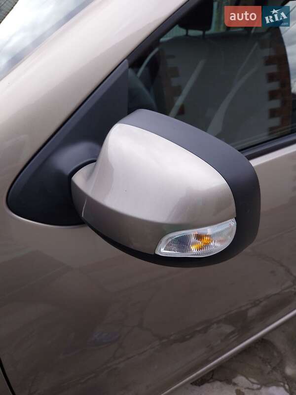 Седан Renault Logan 2015 в Черновцах фото 16 Седан Renault Logan 2015 в Черновцах