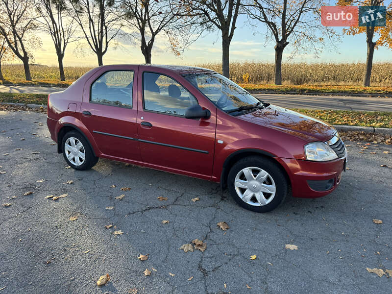 Седан Renault Logan 2012 в Володимирі