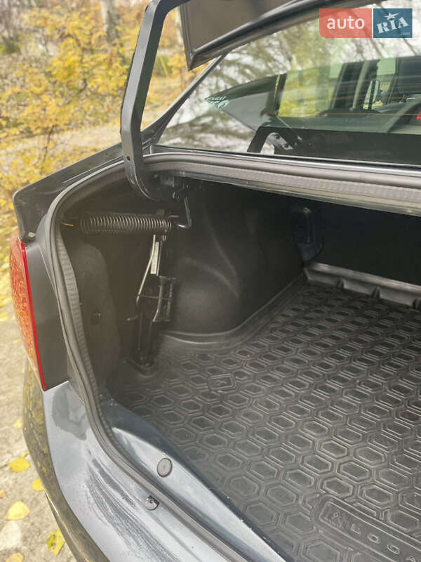 Седан Renault Logan 2017 в Марганце