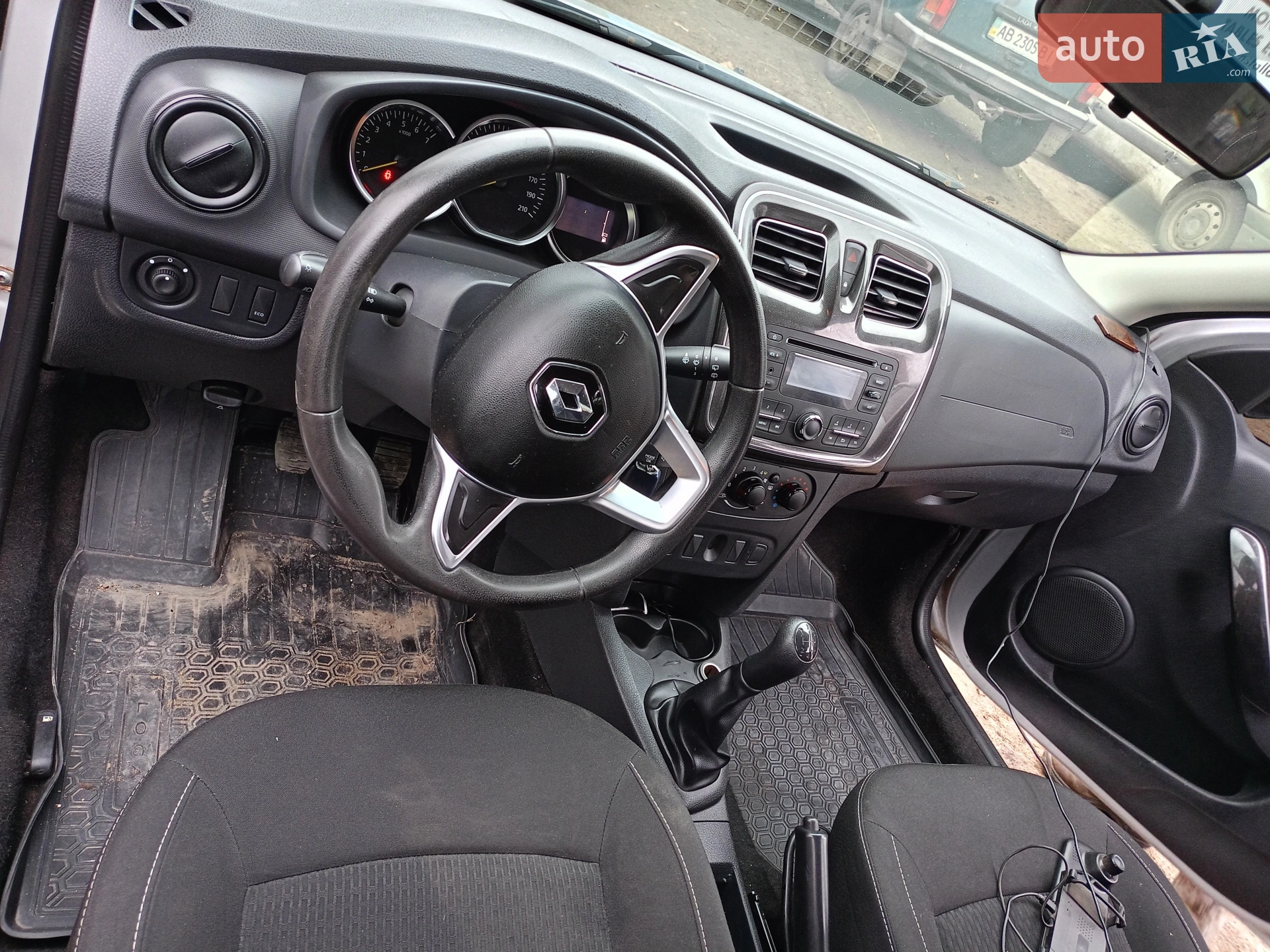 2017 Renault Logan - мініатюра 10