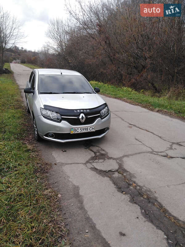 Седан Renault Logan 2013 в Валках